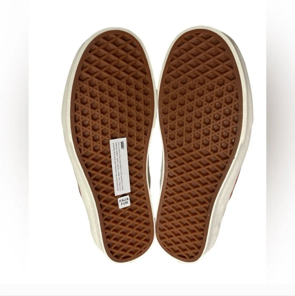 NWOT Unisex Vans Classic Slip-on Canvas Sneakers - Picture 11 of 12